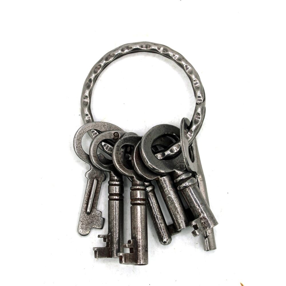 Vintage Key Ring with 7 Keys